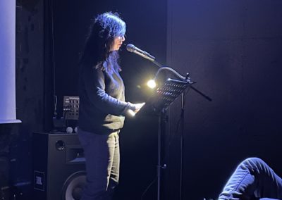 Lectures-performances de Sophie Coiffier (autrice) dans le cadre de Ephémère à travers le temps, une programmation Calopsitte au Vidéodrome 2 le 19 mars 2022