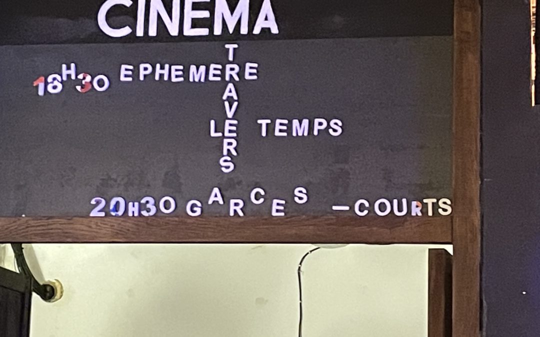 Ephémère à travers le temps, une programmation de Calopsitte au Vidéodrome 2 avec des lectures/performance de Sophie Coiffier et Frédéric Dumond